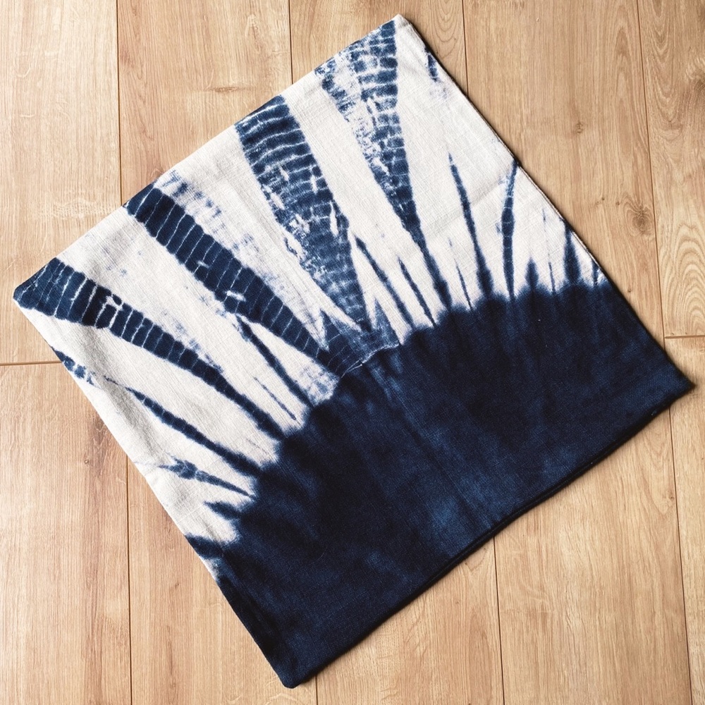 NWOT tie dye decorative pillow cover